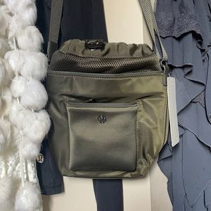🤎💚Lululemon all set cute mini bucket new olive army dark green 💚🤎